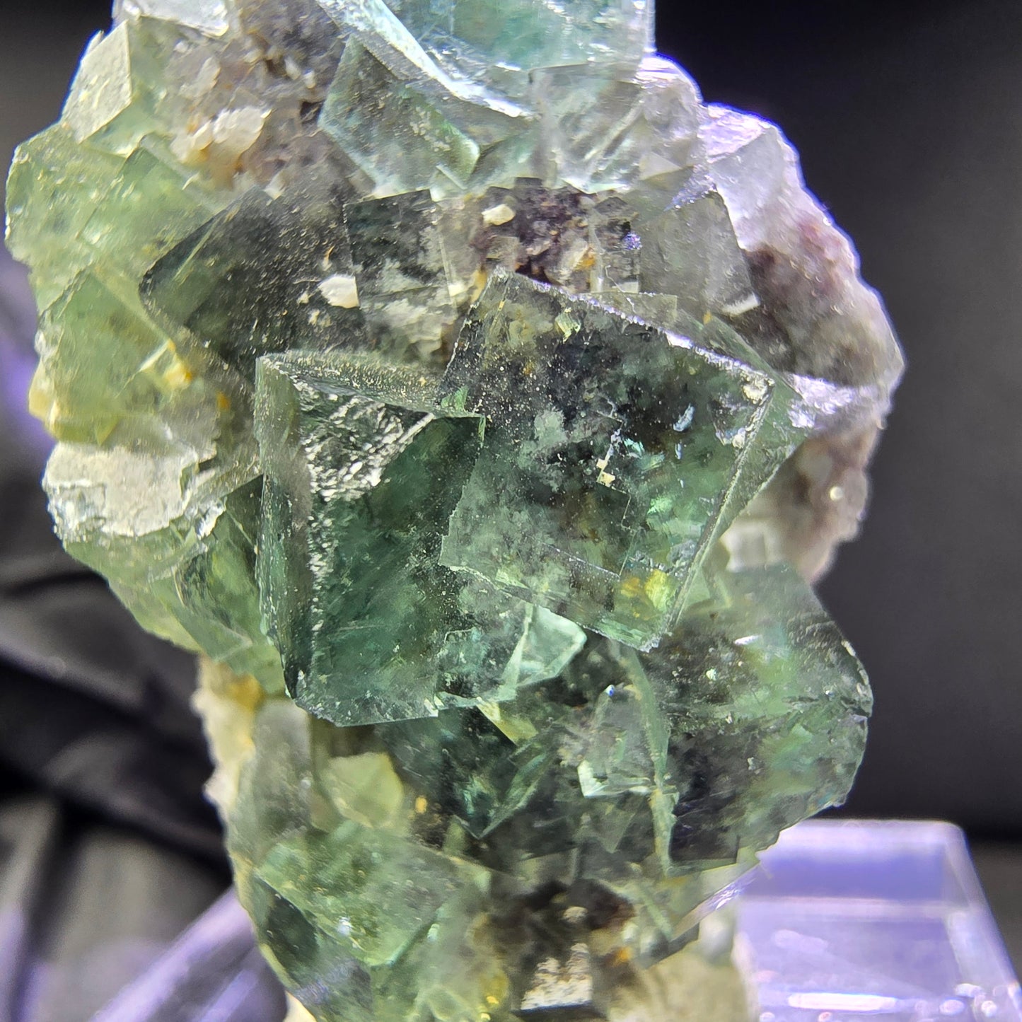 Sehr klare Zonare Fluorit XX Würfel Stufe grün lila 36*22*16mm Okorusu, Namibia