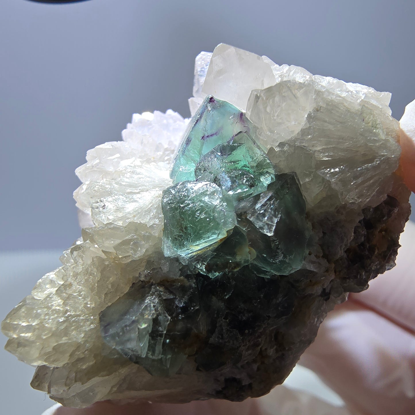 Rare cube de fluorite fantôme, spécimen de quartz vert violet Okorusu Namibie 48*42*28mm