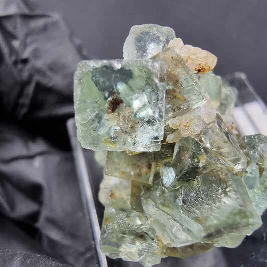 Niveau de cube XX en fluorite verte claire avec inclusion 21*21*19mm Okorusu, Namibie