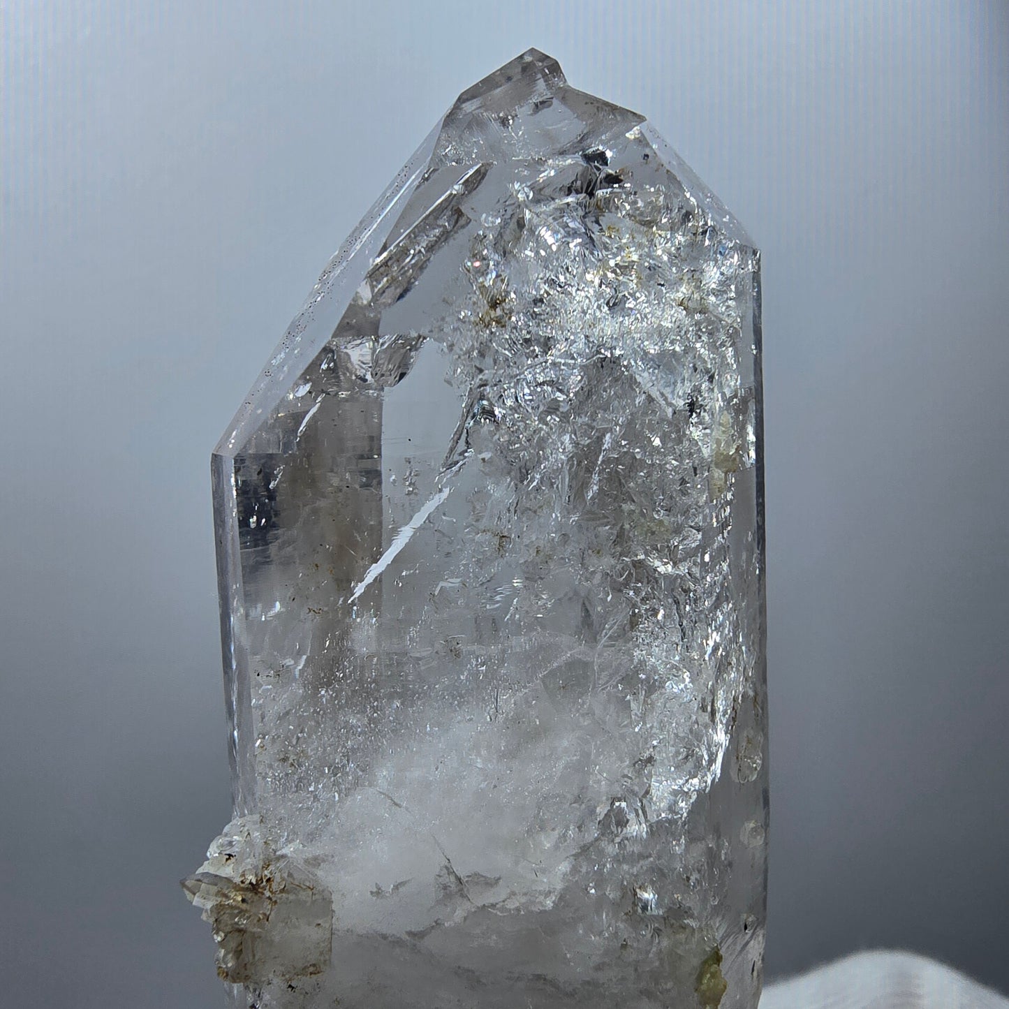 Sceptre DT en quartz fumé lémurien Enhydro, 1 gobob de poche Bubble Valentine. Namibie 89 x 33 x 21 mm