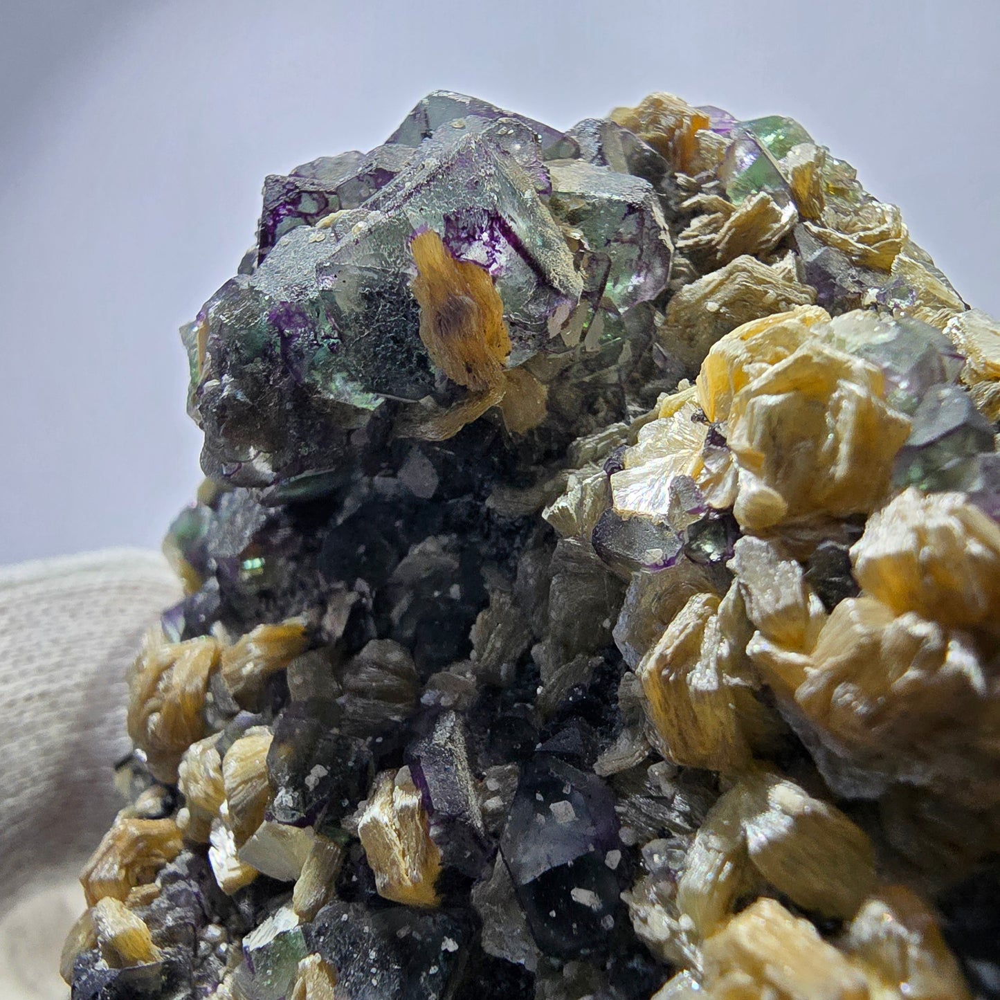 Fluorite fantôme XL, muscovite, hyalite, quartz fumé, tourmaline Schörl, Erongo, Namibie, 132 x 116 x 98 mm