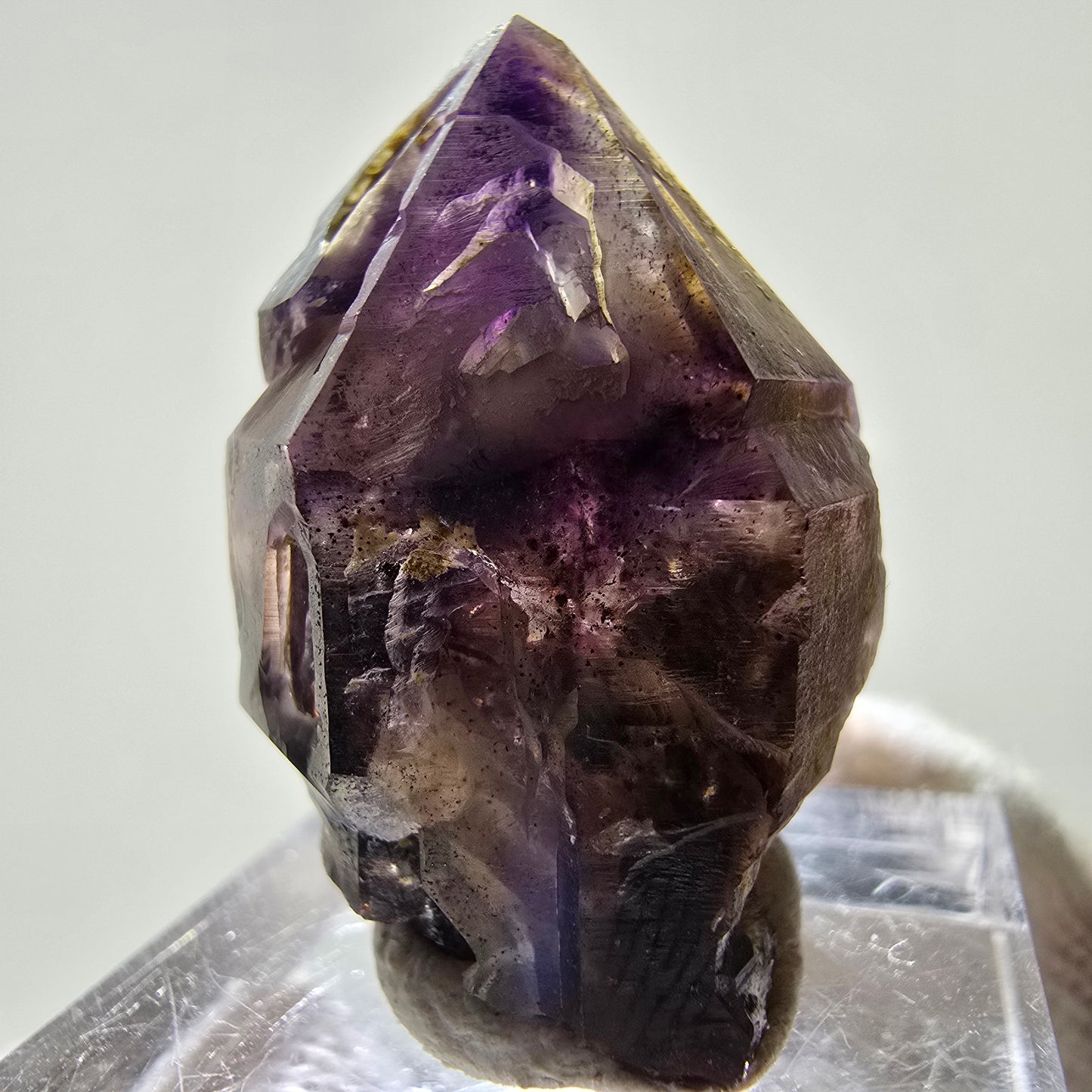 Sceptre squelette en améthyste fantôme rare, pointe Brandberg, Namibie, 30 x 24 x 20 mm
