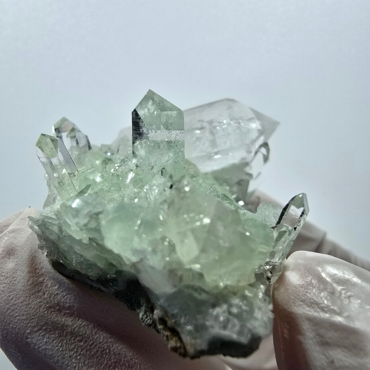 Spécimen de quartz clair, de préhnite et de calcite Streep Mine, Goboboseb, Namibie 49*38*23 mm