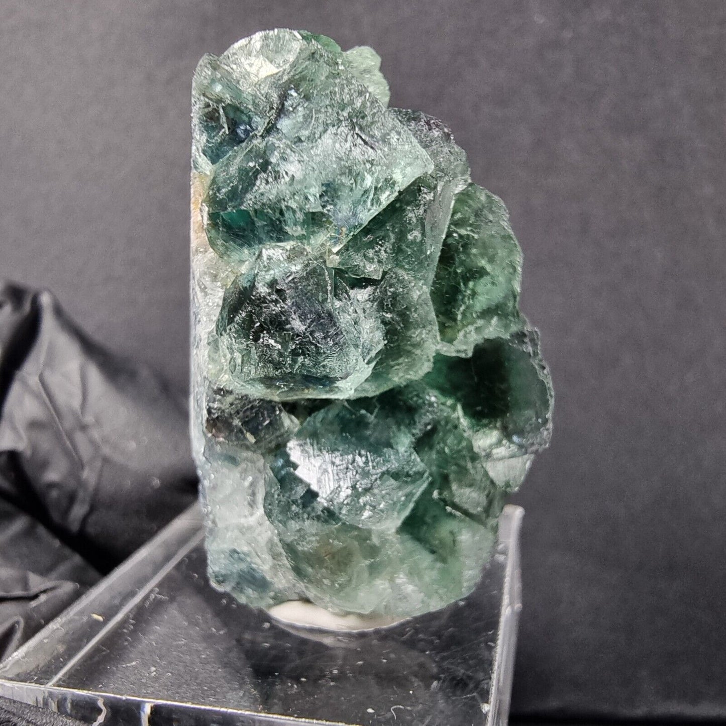 Klare Fluorit XX Würfel Stufe mit Einschluss 35*23*23mm 28g Okorusu, Namibia