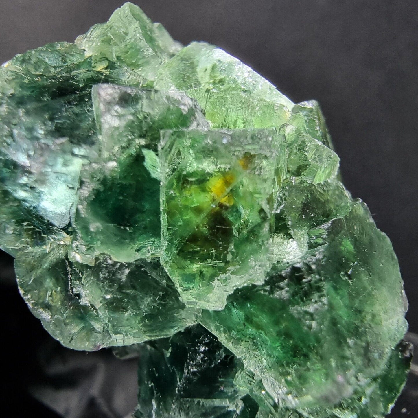 Klare Fluorit XX Würfel Stufe mit Einschluss 35*23*23mm 28g Okorusu, Namibia