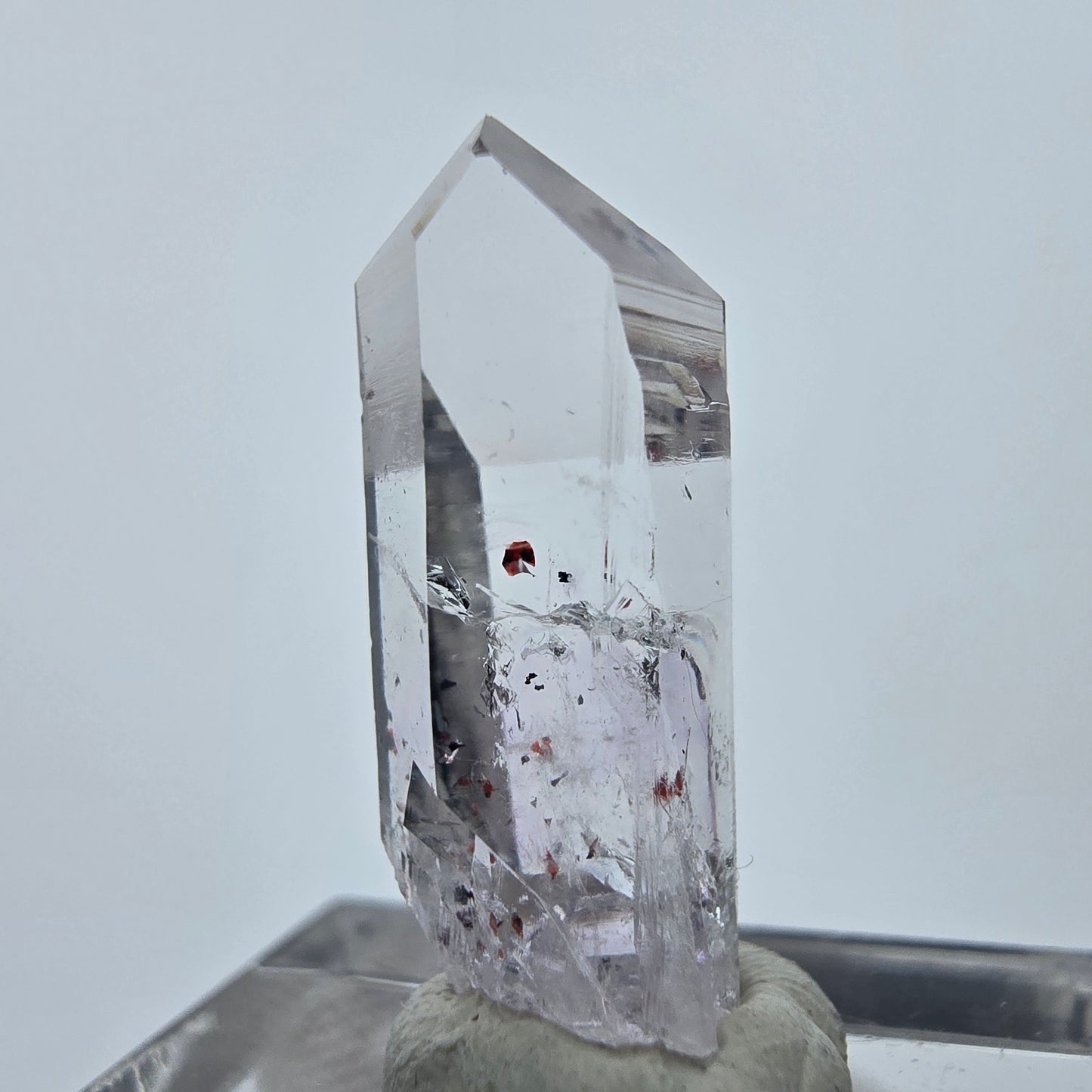 Klarer Harlekin Quarz Kristall Streep Mine Goboboseb Namibia 25*9*9mm Sammlung
