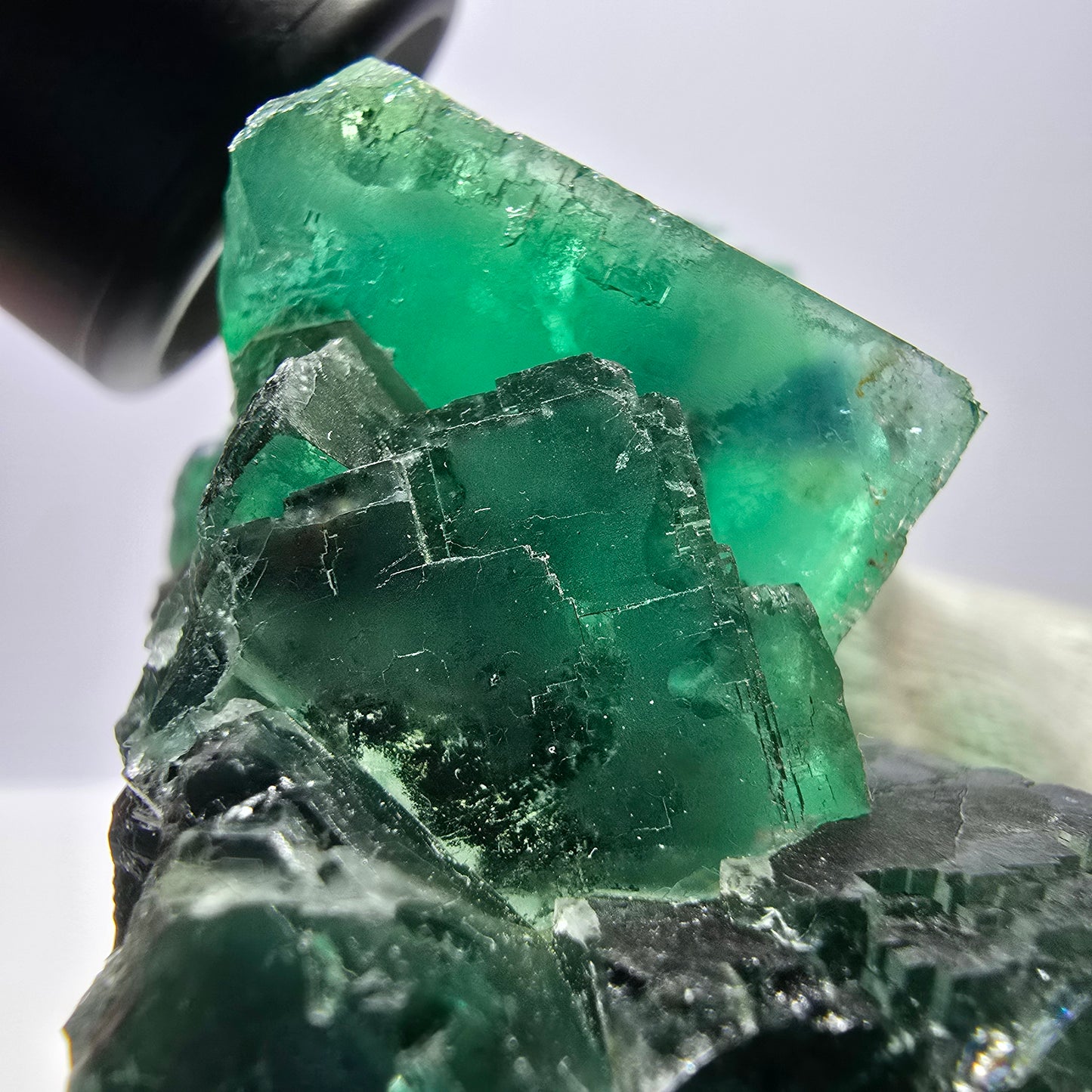 Grand spécimen de cube de fluorite fantôme, vert parqueté Okorusu, Namibie 84*80*40 mm