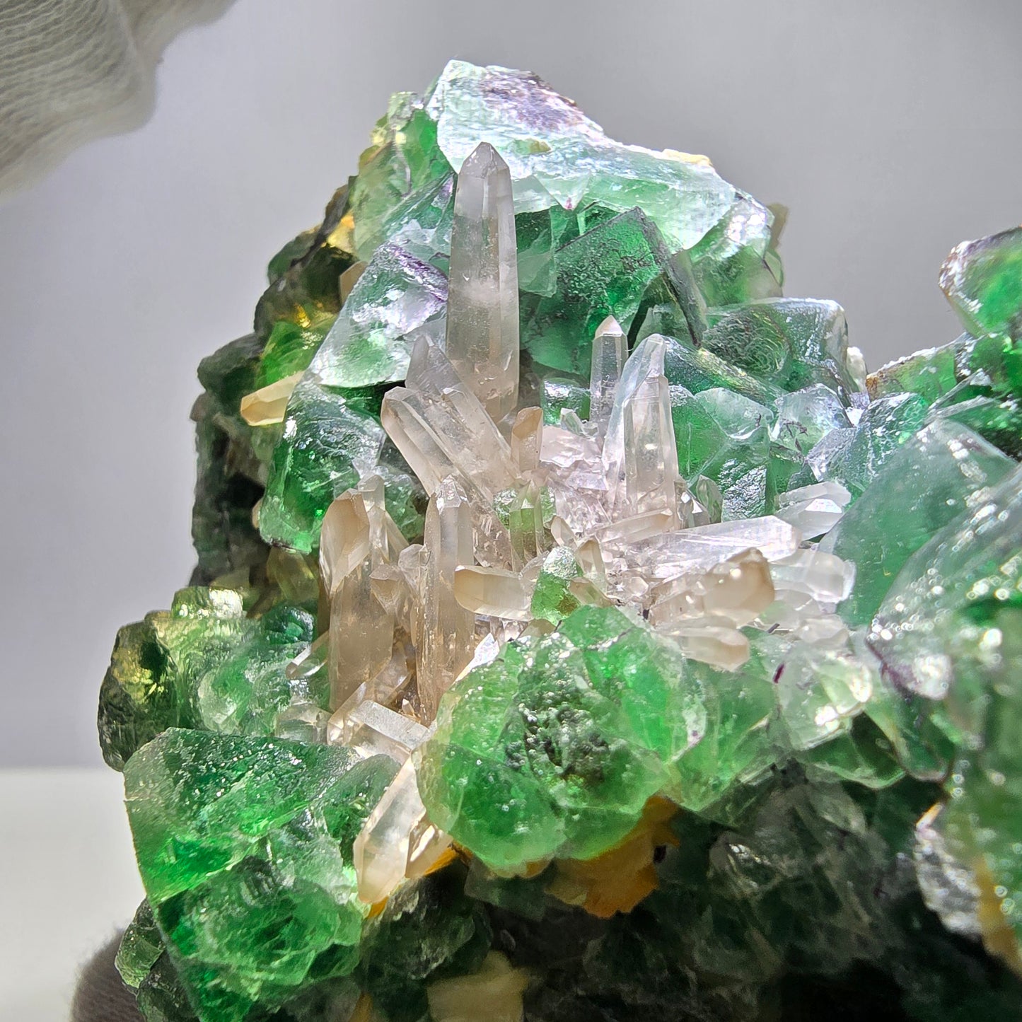 Fluorite fantôme XL, muscovite, hyalite, quartz fumé, tourmaline Schörl, Erongo, Namibie, 134 x 100 x 77 mm