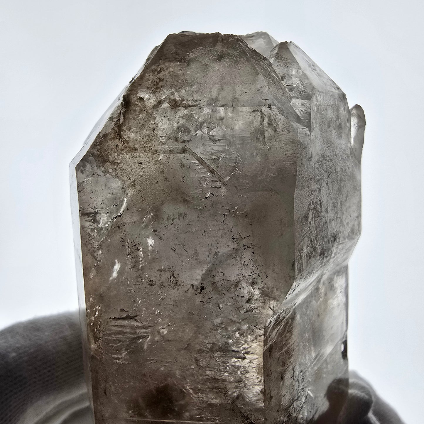 Quartz fumé squelette fantôme lémurien DT, calcite UV Valentine Pocket, Namibie 129 x 61 x 48 mm