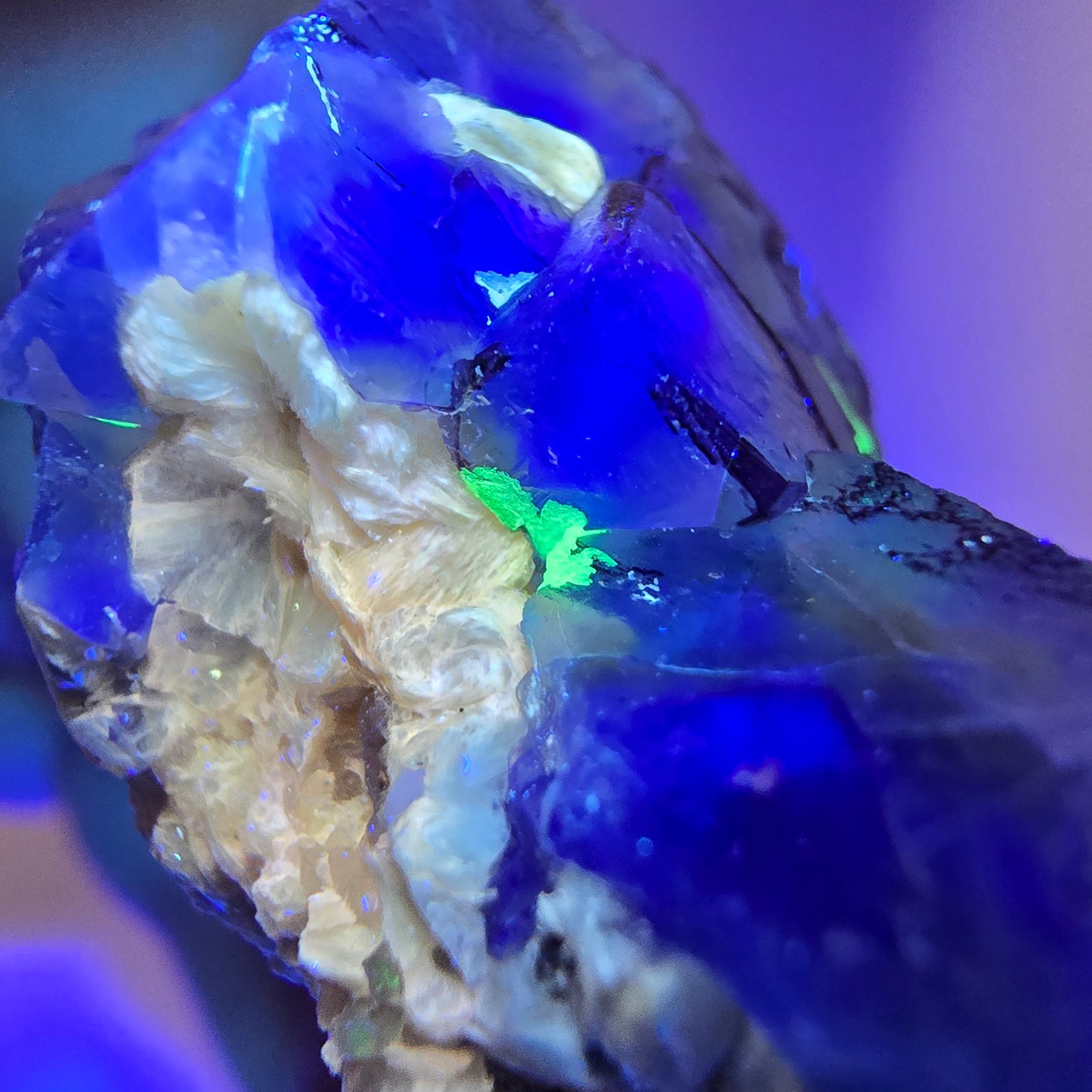 Cube de fluorite fantôme zonal, muscovite, spécimen d'hyalite, Erongo, Namibie, 34 x 28 x 22 mm