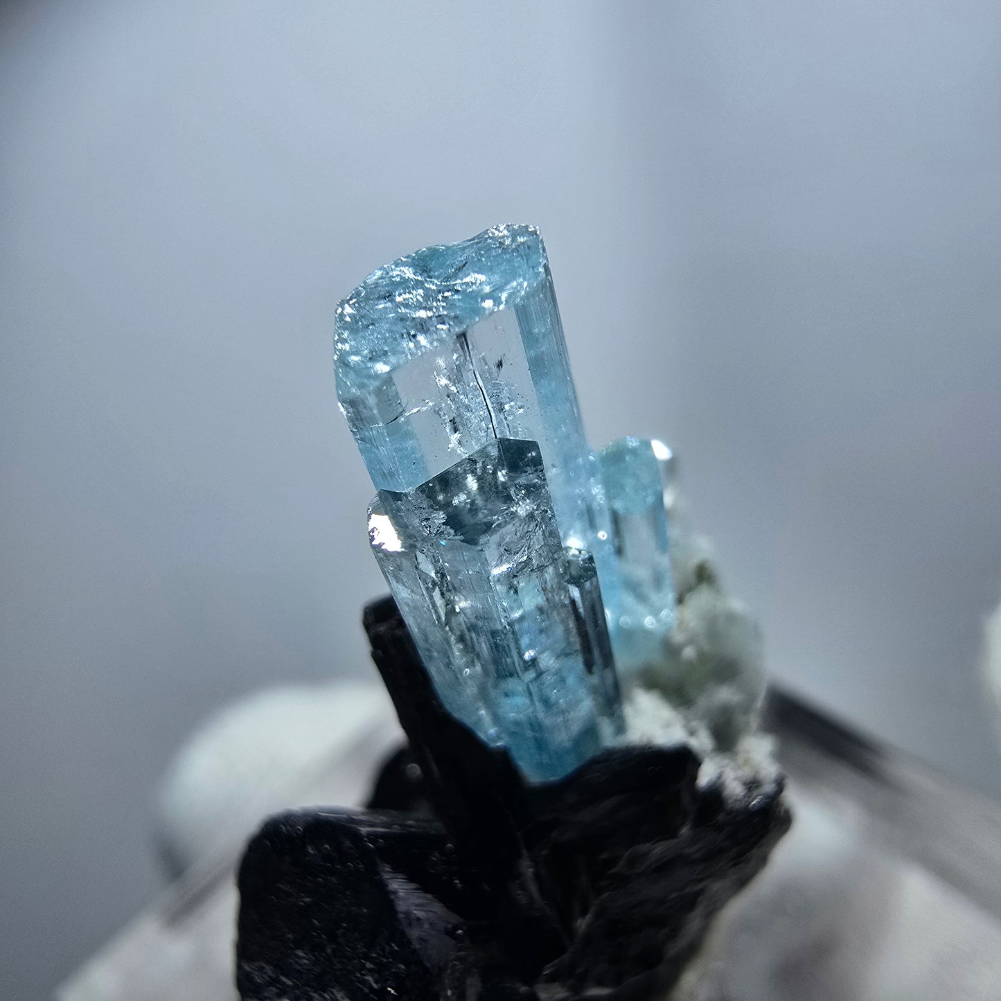 Seltener Aquamarin X mit Schörl Turmalin Erongo, Namibia 26*20*12mm