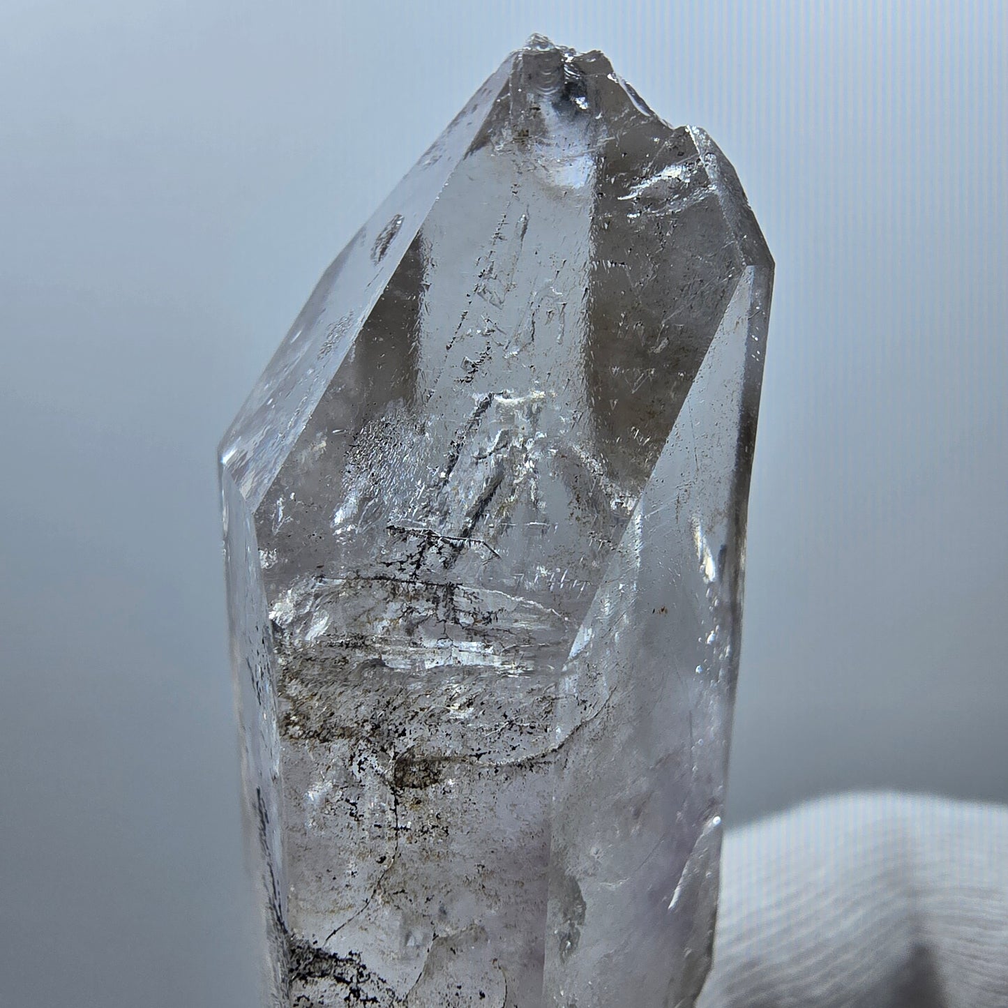 Sceptre fantôme squelette en améthyste DT, calcite Valentine Pocket Goboboseb Namibie 75 x 26 x 20 mm