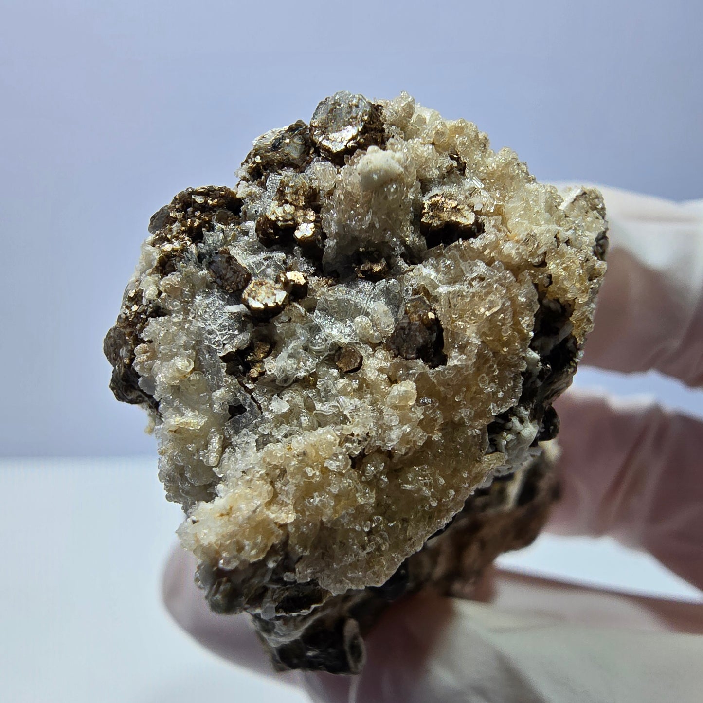 Spécimen rare de tourmaline schorl, hyalite, orthose et muscovite, Erongo, Namibie, 66 x 38 x 32 mm