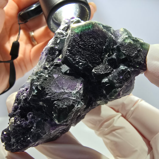 Grand spécimen de fluorite fantôme en forme de cube octaédrique, vert-violet, Okorusu, Namibie, 85 x 55 x 49 mm