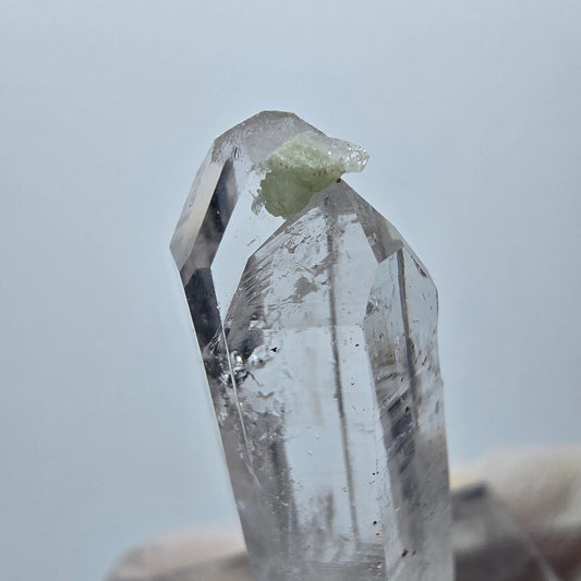 Enhydro Lemurian Quarz mit Prehnit, 1x Blase Streep Mine Goboboseb, Namibia 33*11*8mm