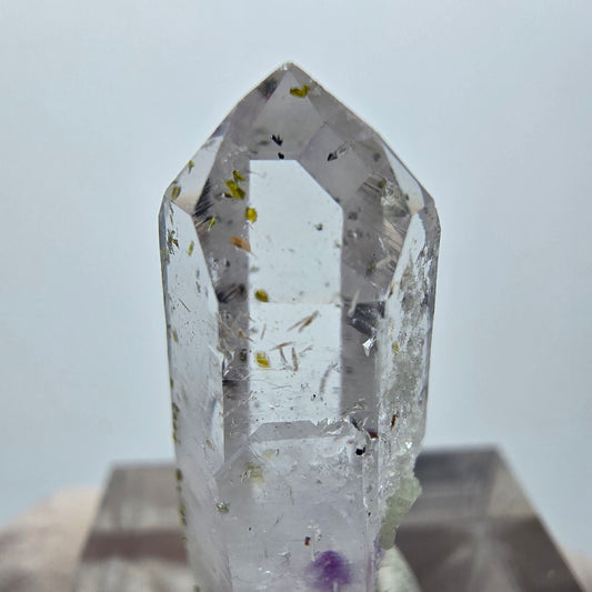 Améthyste lémurienne arlequin avec préhnite, mine d'épidote Streep, Goboboseb, Namibie 28*12*9 mm