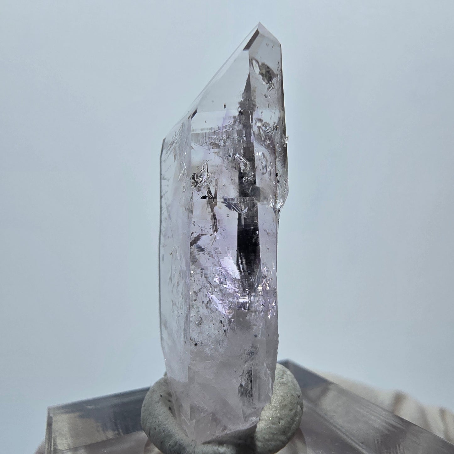 Lemurian Phantom Amethyst mit Analcim, Hämatit Streep Mine Goboboseb, Namibia 34*15*7mm