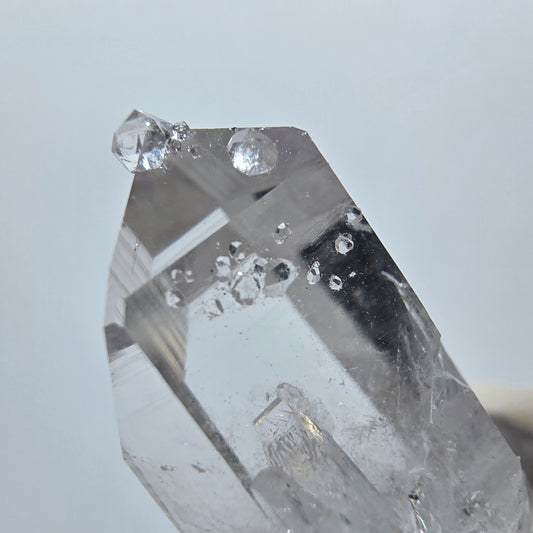 Lemurian Phantom Amethyst mit Analcim, Hämatit Streep Mine Goboboseb, Namibia 33*14*13mm