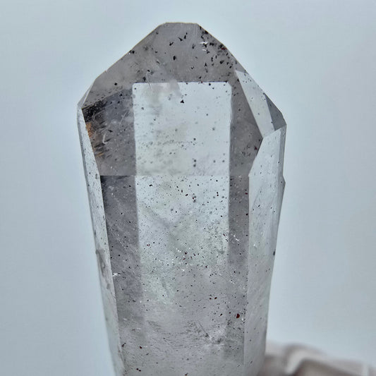 Phantom Rauchquarz Hämatit DT Zepter mit Matrix Goboboseb, Namibia 54*24*17mm