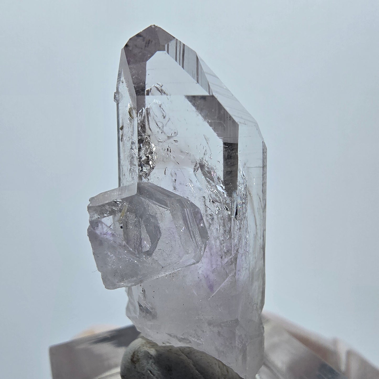 Enhydro Lemurian Phantom Amethyst, 1x Blase Streep Mine Goboboseb, Namibia 37*18*14mm