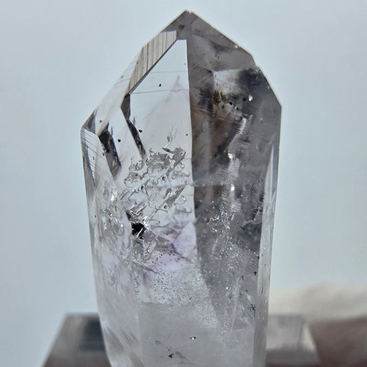 Améthyste fantôme lémurienne de pointe, mine de Streep, Goboboseb, Namibie, 33 x 12 x 10 mm