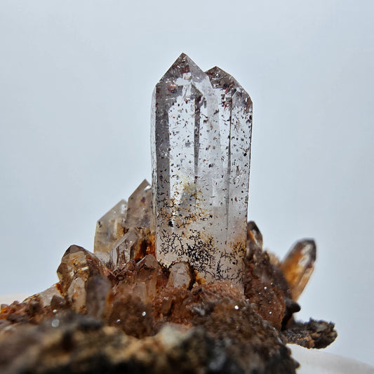 Seltene Phantom Quarz mit Hämatit auf Matrix Stufe Goboboseb, Namibia 56*42*29mm