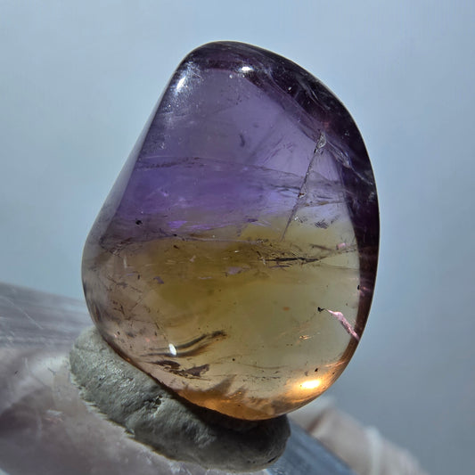 Seltener klarer echter Ametrin Kristall, poliert Brasilien 19*16*11mm