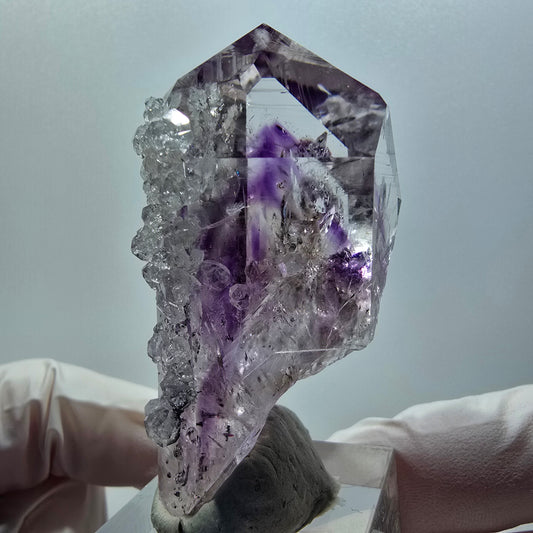 Phantom Amethyst mit Analcim Spitze Streep Mine, Goboboseb, Namibia 55*32*25mm