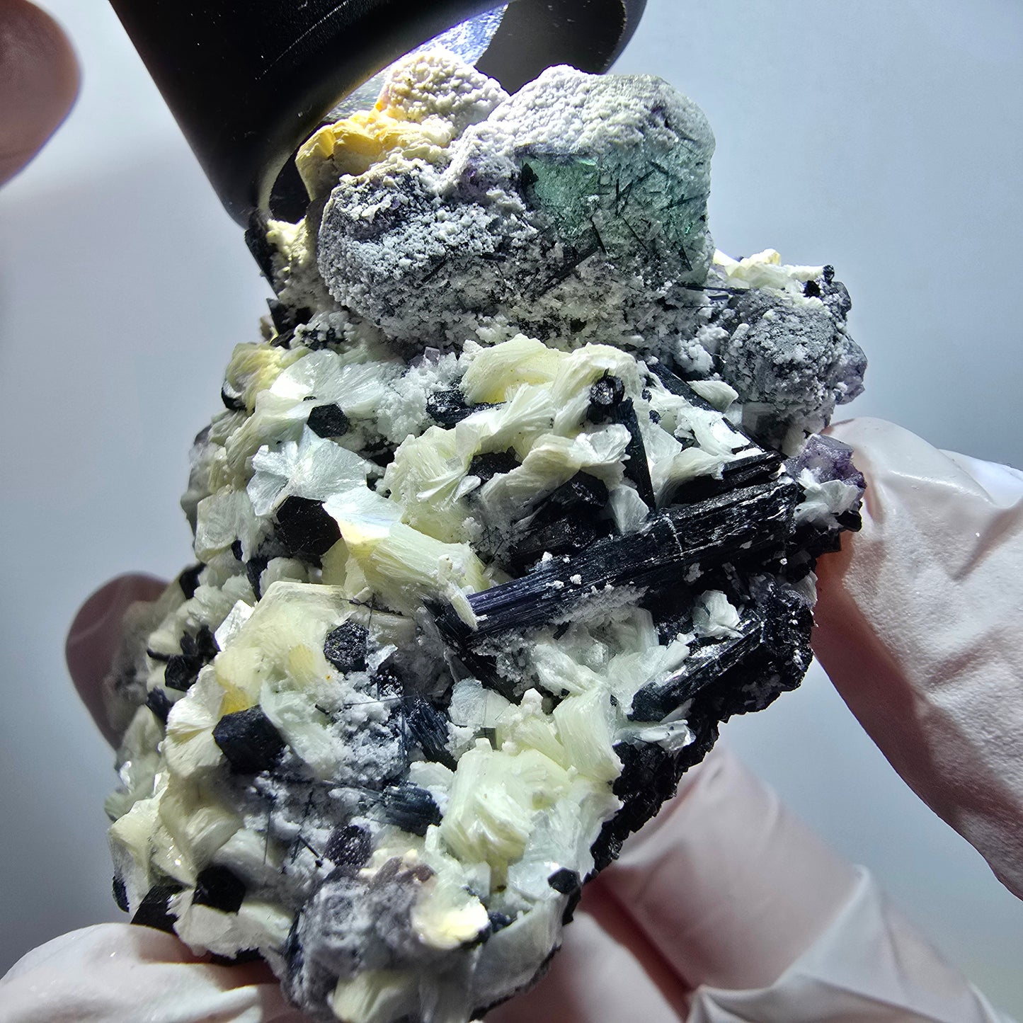 Phantom Fluorit, hexagonal, Schörl Turmalin, Muskovit Erongo, Namibia 62*59*35mm