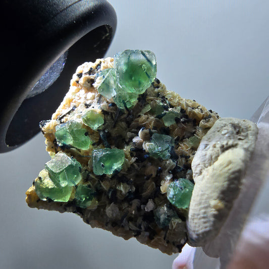 Phantom Fluorit, Schörl Turmalin, Muskovit Stufe Erongo, Namibia 28*28*13mm #11944