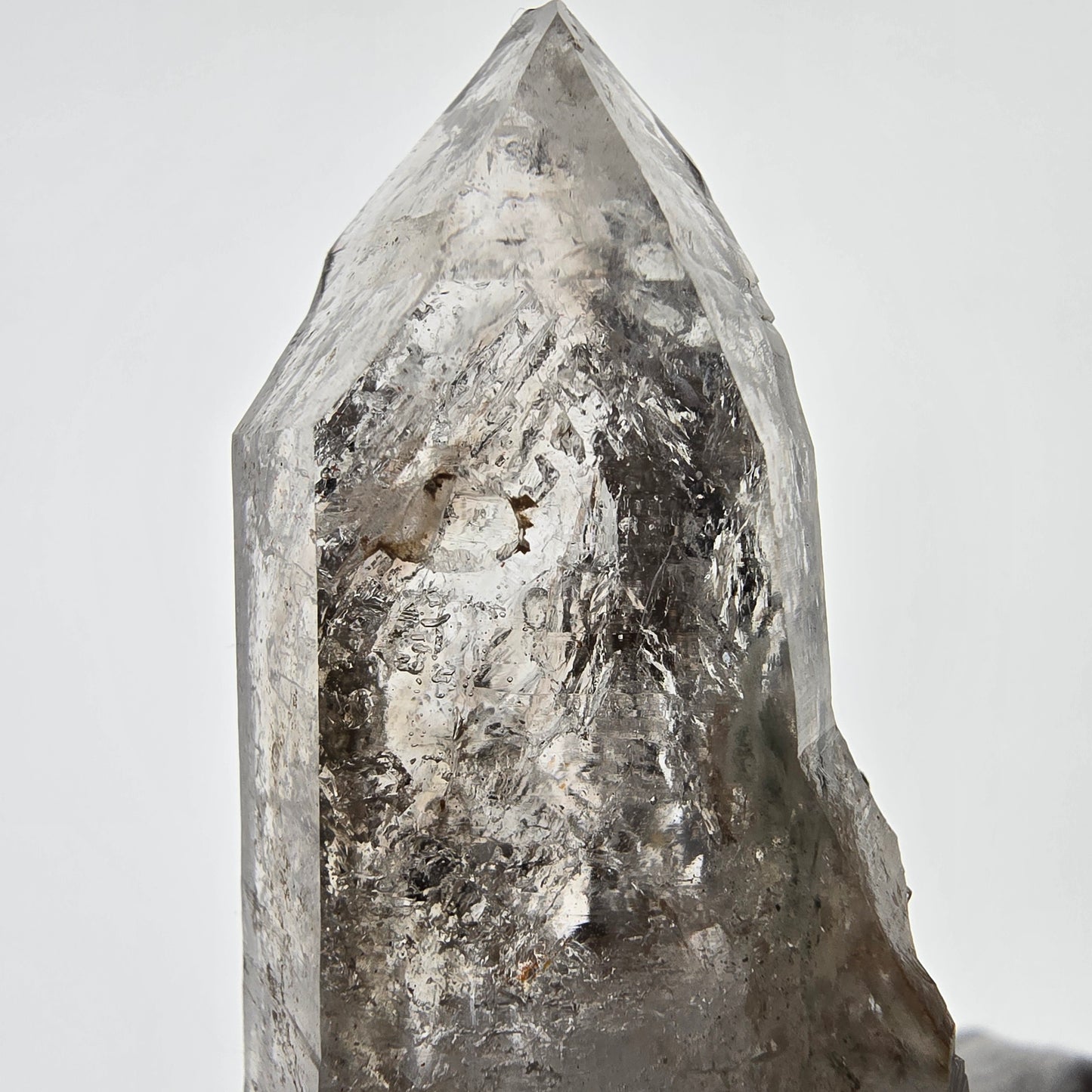 Sceptre DT en quartz fumé squelette Enhydro, poche Valentine en calcite UV, Namibie 105 x 34 x 23 mm