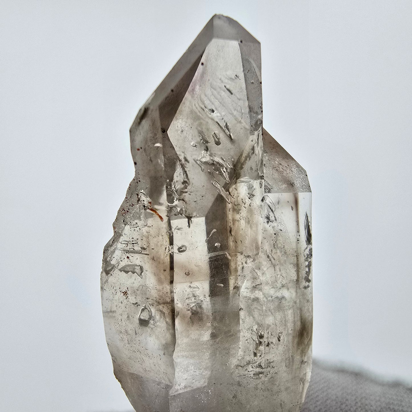 Enhydro Phantom Sceptre à Quartz Fumé Niveau 1x Bubble Goboboseb, Namibie 47*23*17mm