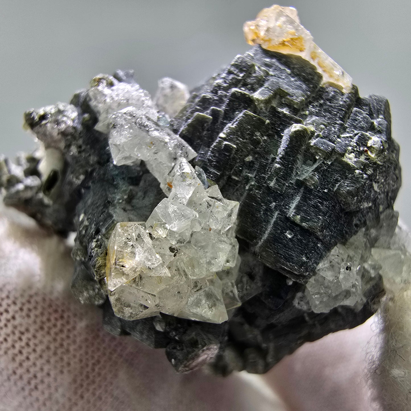 Seltene Muskovit, UV Calcit Stufe Erongo, Namibia 38*36*30mm Mineraliensammlung
