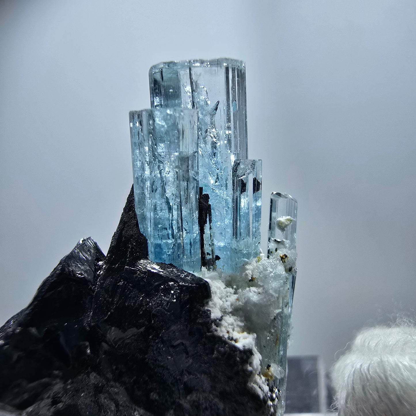 Seltener Aquamarin X mit Schörl Turmalin Erongo, Namibia 26*20*12mm