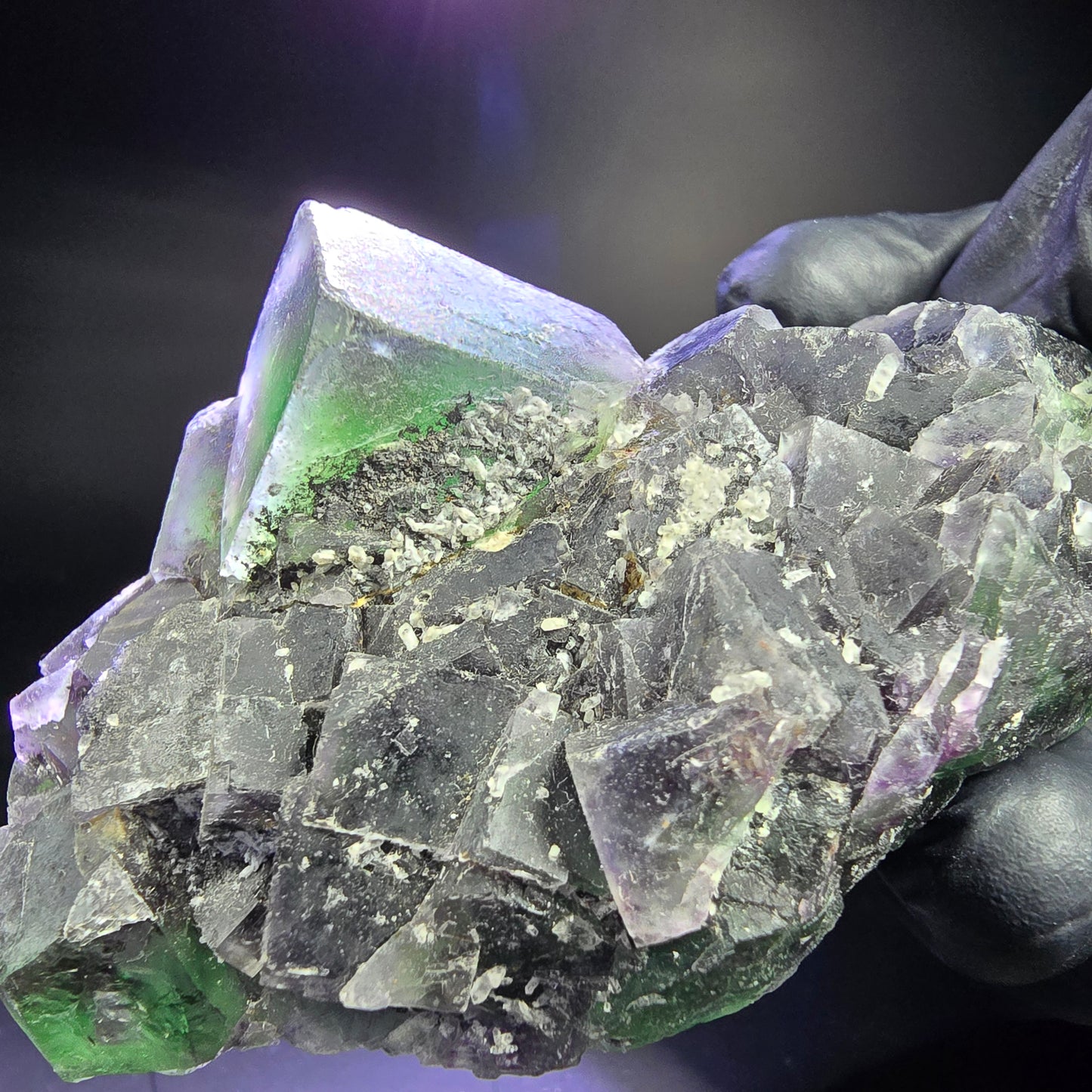Rare niveau de cube de fluorite fantôme violet vert 86*46*31mm d'Okorusu, Namibie