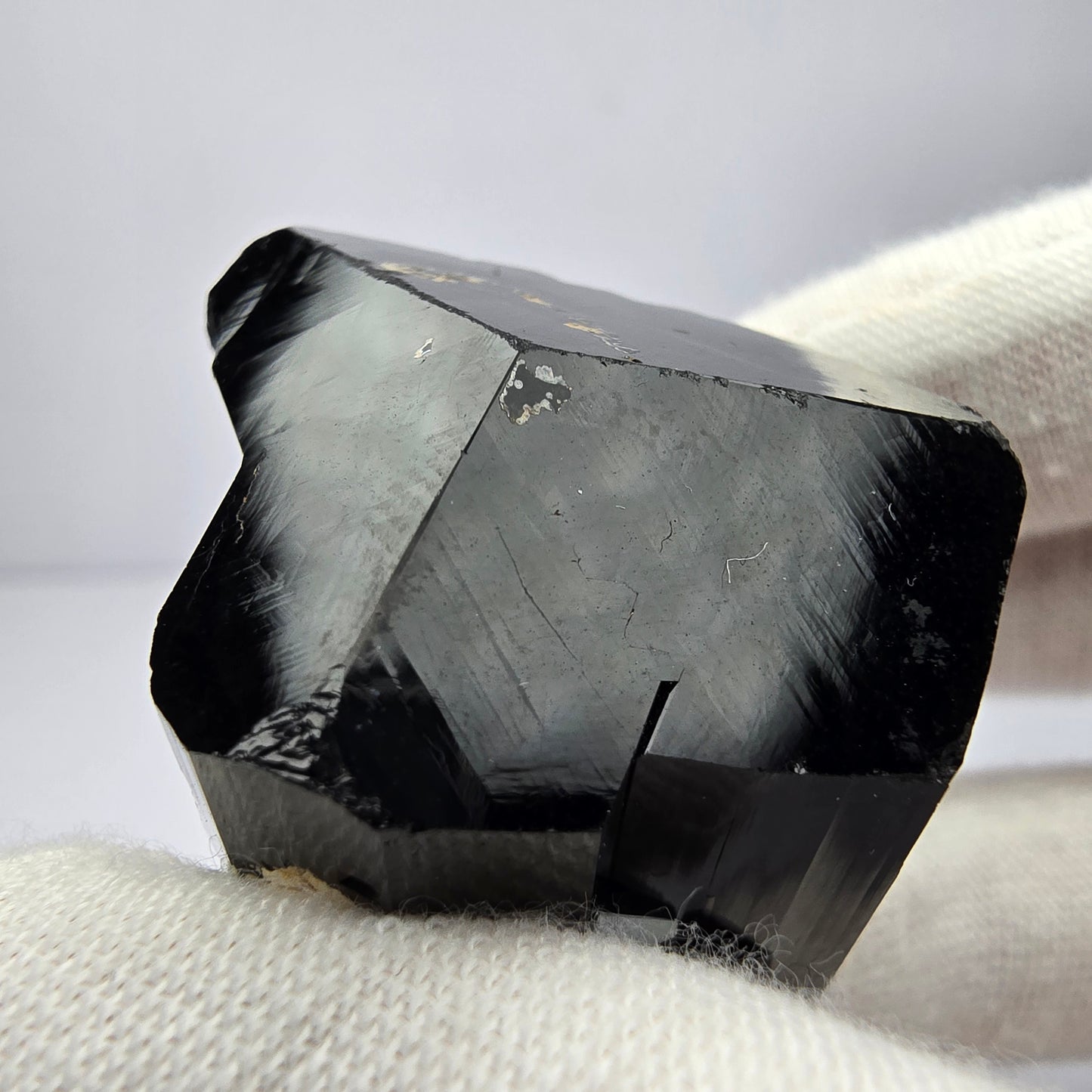 Symmetrischer Schörl Turmalin schwarz glänzend Erongo, Namibia 44*32*25mm