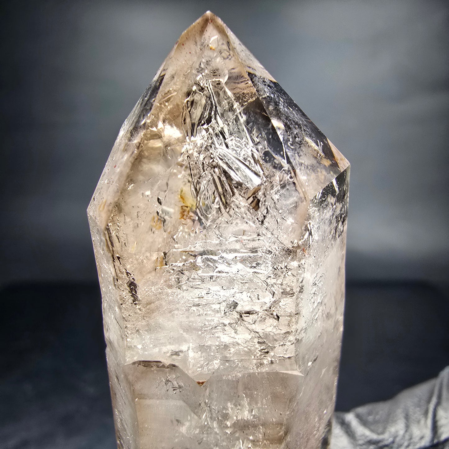 Points à double terminaison en quartz fumé fantôme clair Goboboseb namibie 62*25*19mm
