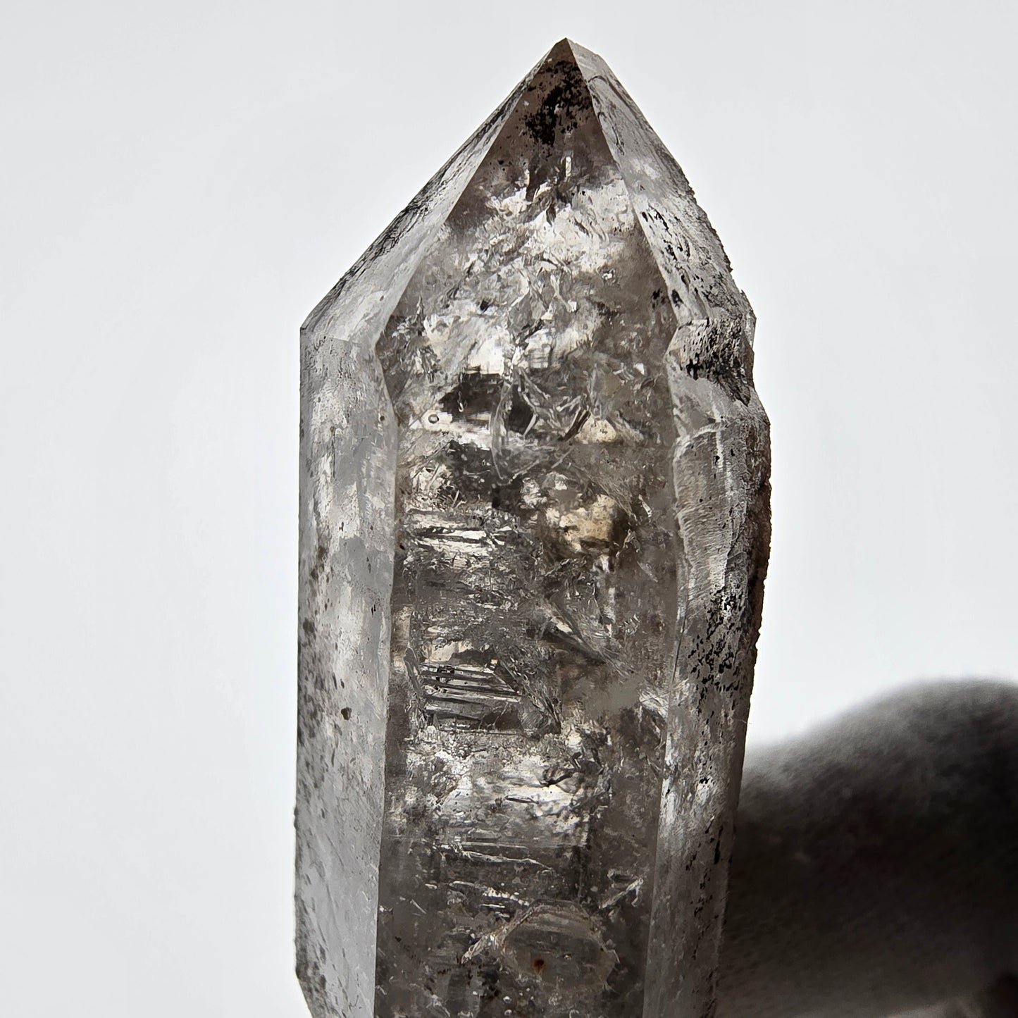 Squelette Fantôme Quartz Fumé DT Sceptre Valentine Pocket Goboboseb Namibie 103*24*18mm