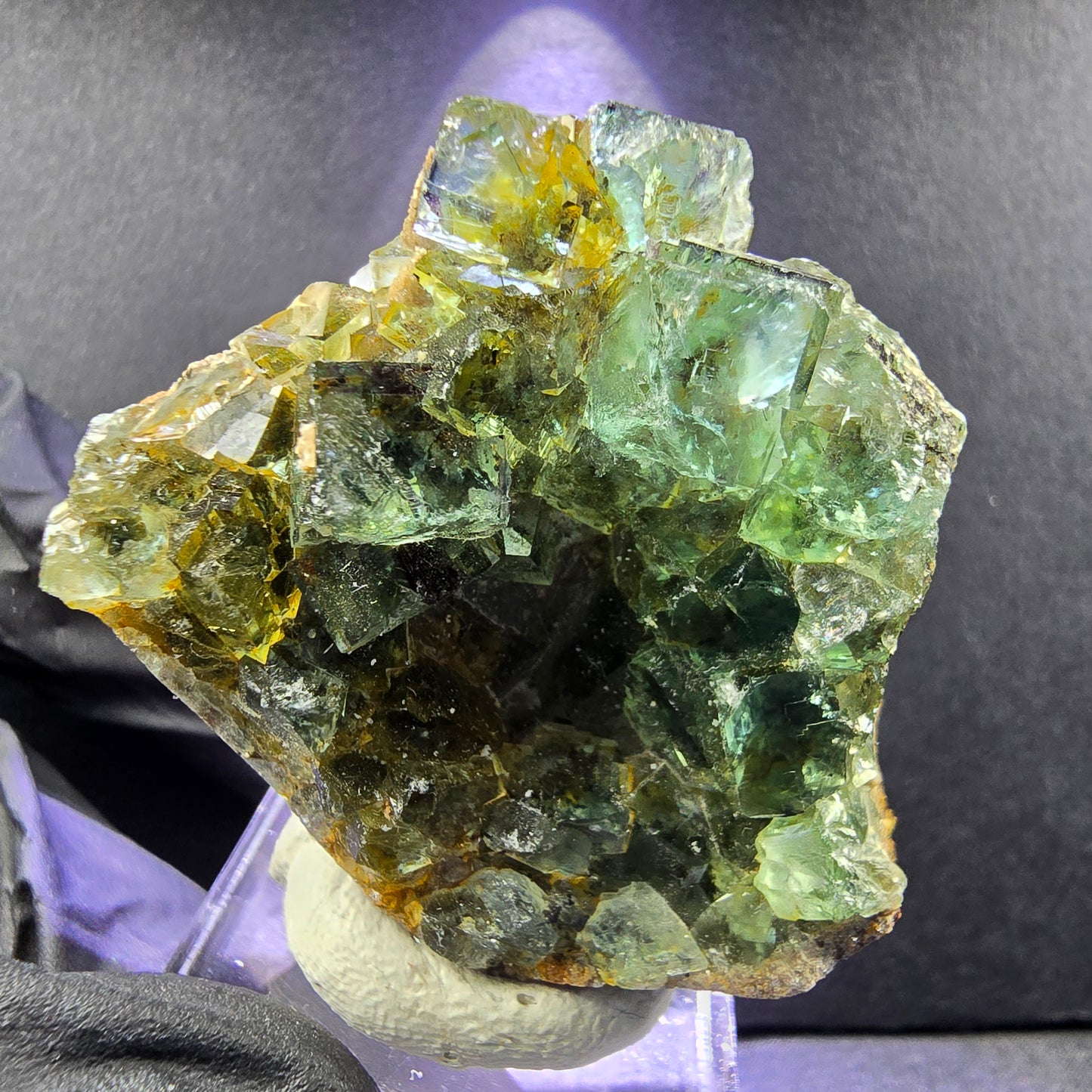 Rare Fluorite XX cube niveau vert avec inclusions 41*37*20mm Okorusu Namibie