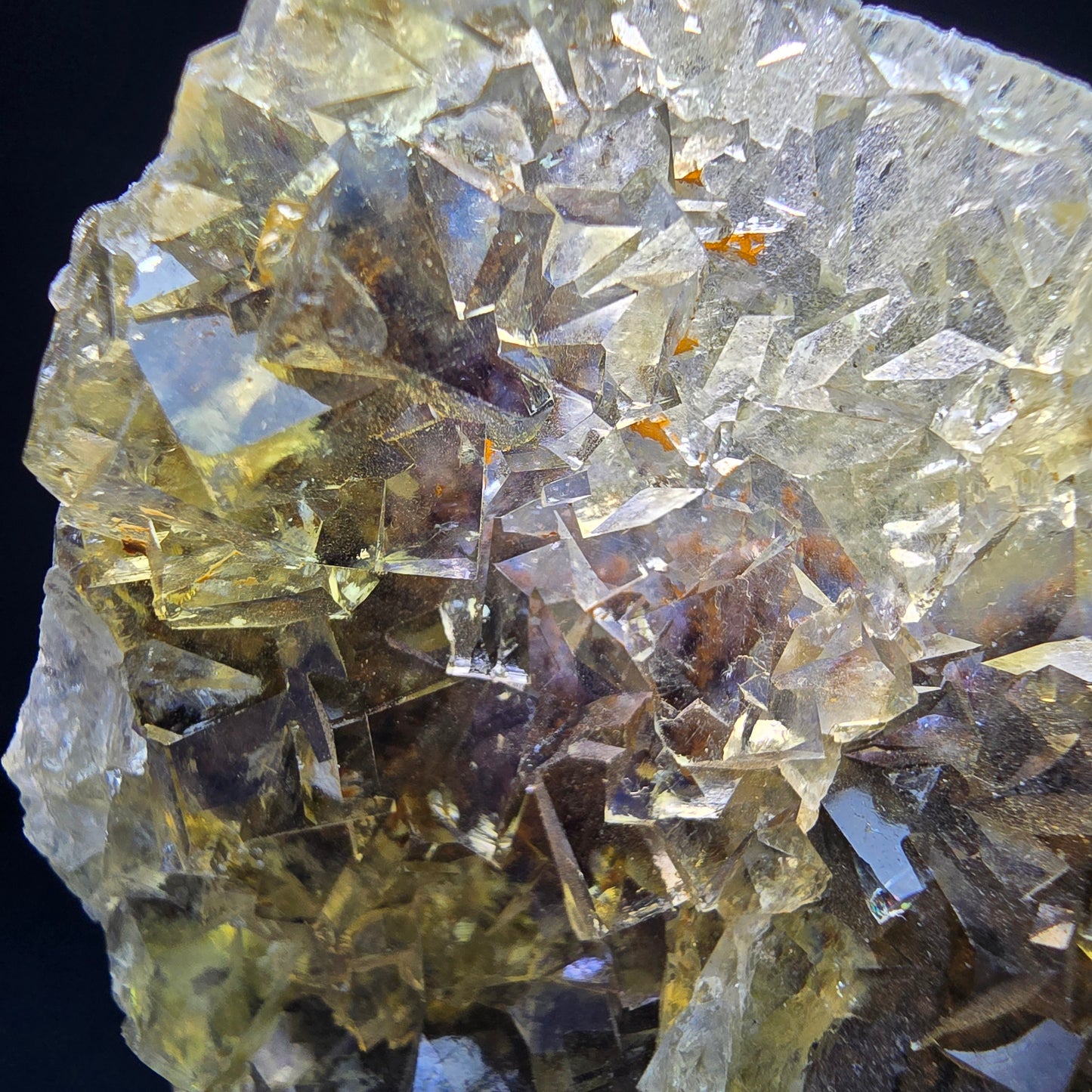 Klare Honey Pocket Phantom Fluorit Würfel Stufe gelb Okorusu, Namibia 73*52*16mm