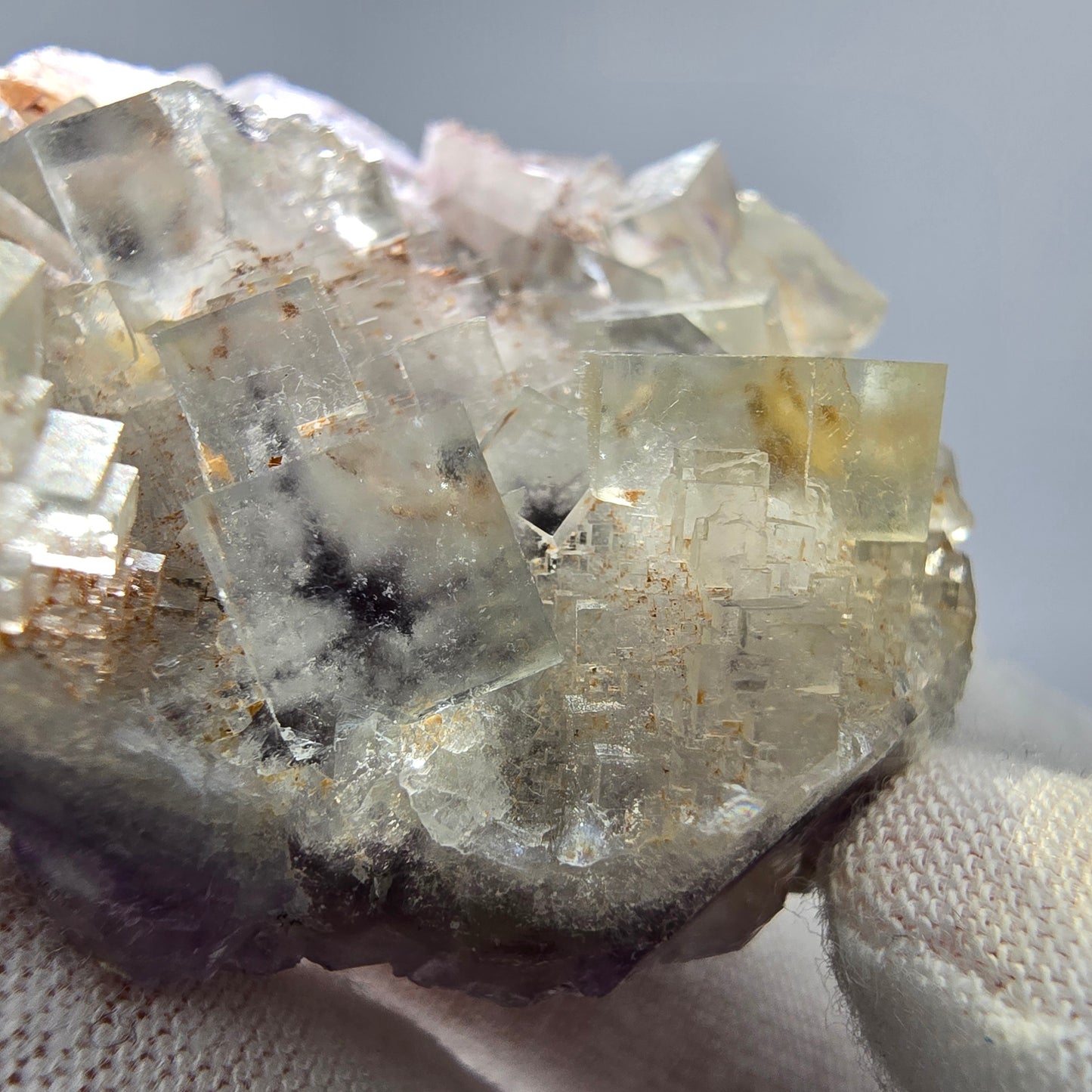 Seltene UV Phantom Fluorit Würfel, Quarz Stufe Brandberg, Namibia 57*52*19mm