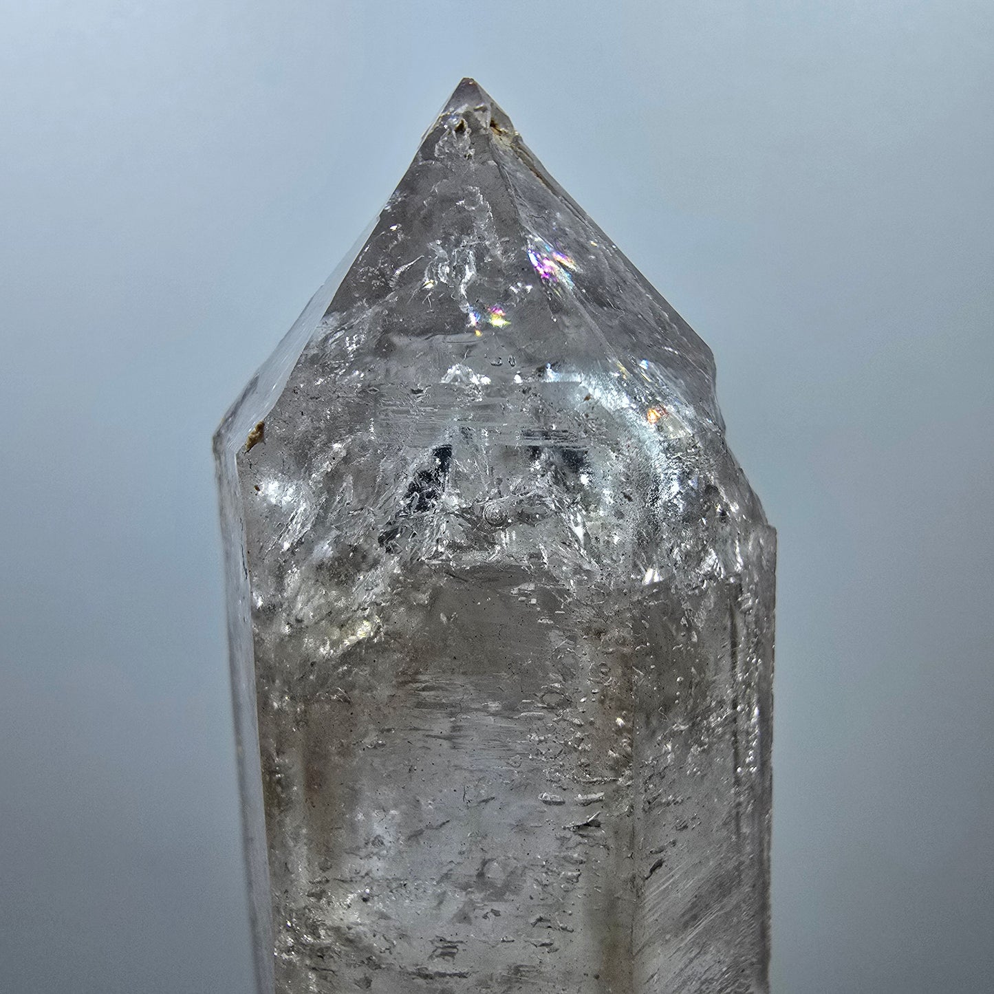 Sceptre DT Enhydro en quartz fumé squelette, 2 gobos de poche Bubble Valentine. Namibie 85 x 32 x 27 mm
