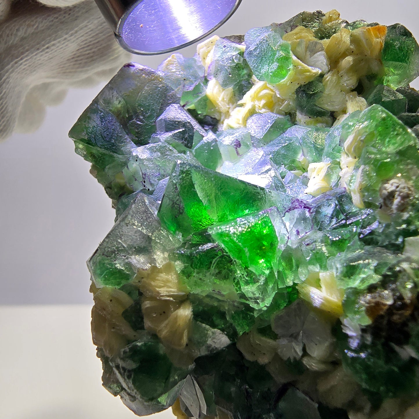 Fluorite fantôme XL, muscovite, hyalite, quartz fumé, tourmaline Schörl, Erongo, Namibie, 134 x 100 x 77 mm