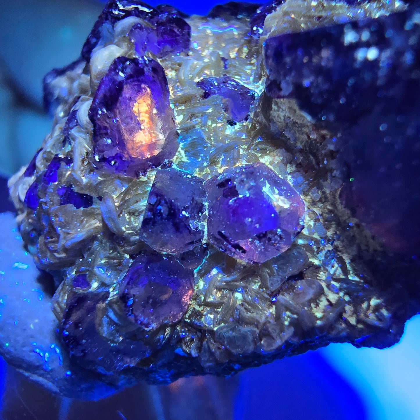 Cube de fluorite fantôme zonal, spécimen de muscovite, Erongo, Namibie, 35 x 26 x 13 mm