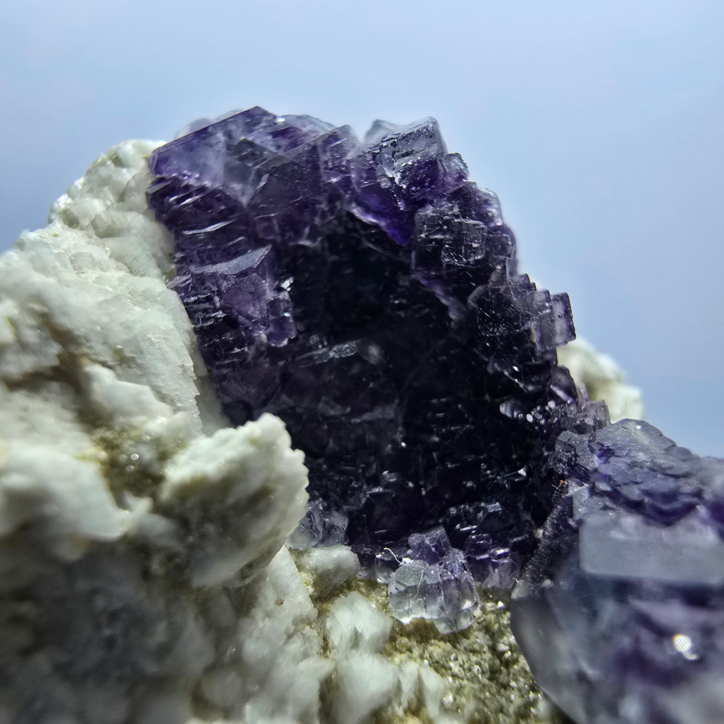 Cube de fluorite fantôme, muscovite, spécimen d'orthose, Erongo, Namibie, 56 x 44 x 28 mm