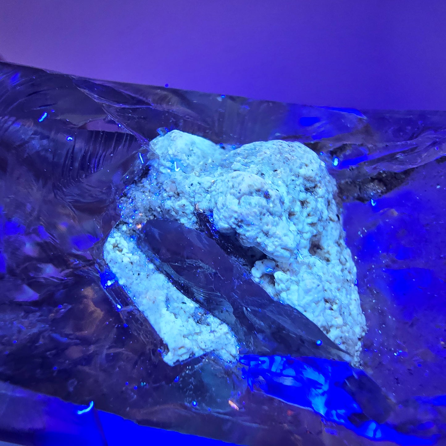 Sceptre en quartz fumé Window Phantom, calcite UV Valentine Pocket Goboboseb Namibie 90 x 38 x 25 mm