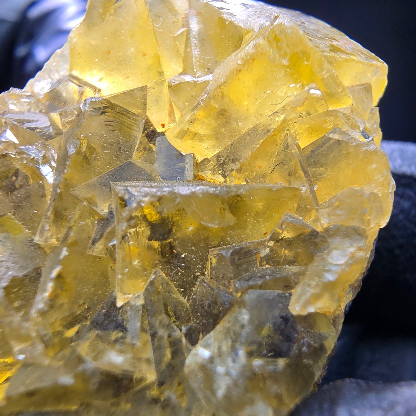 Klare Honey Pocket Phantom Fluorit Würfel Stufe gelb Okorusu, Namibia 44*27*15mm