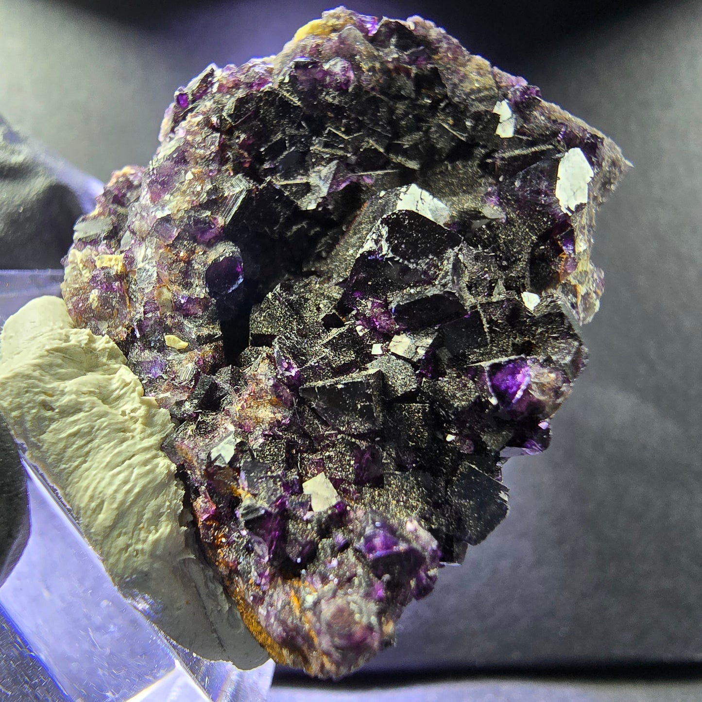Seltene Fluorit Würfel Stufe lila 43*34*20mm Okorusu, Namibia Mineraliensammlung