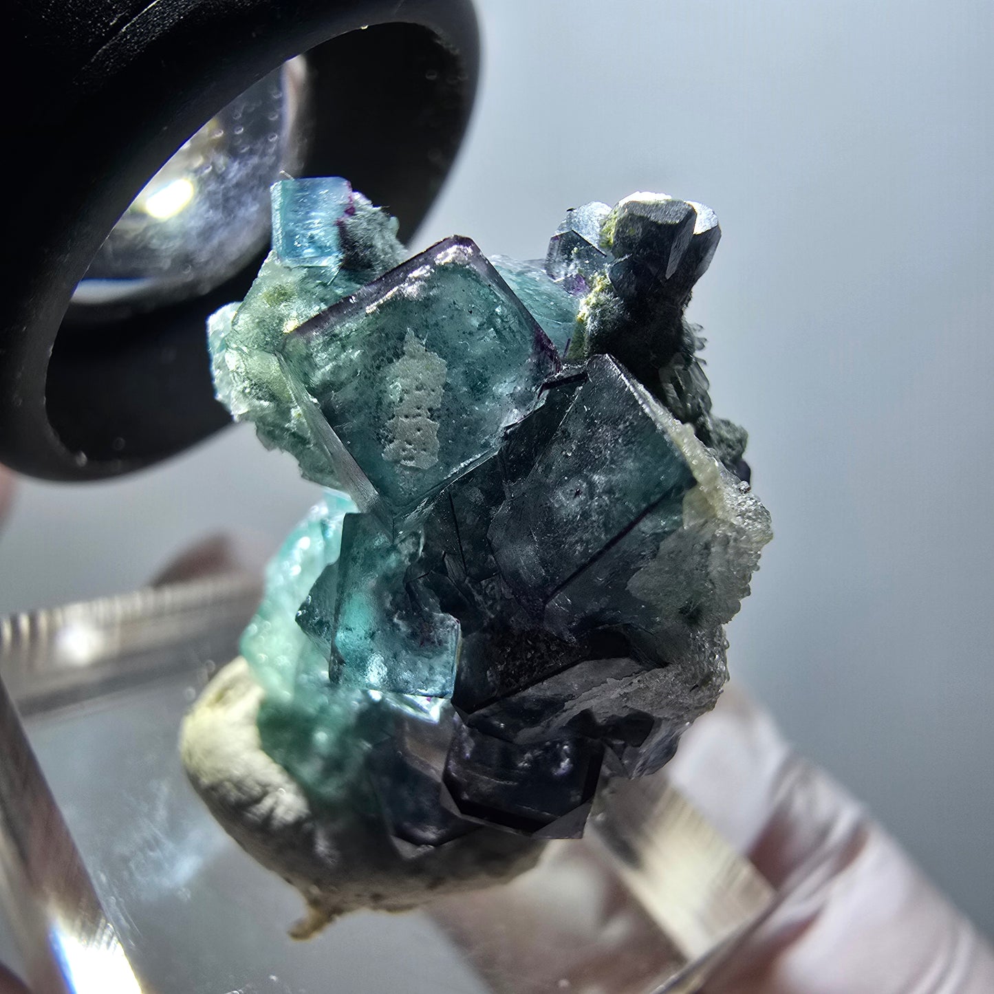 Spécimen rare de fluorite fantôme et de tourmaline schorl, Erongo, Namibie, 28 x 22 x 21 mm, n° 12003