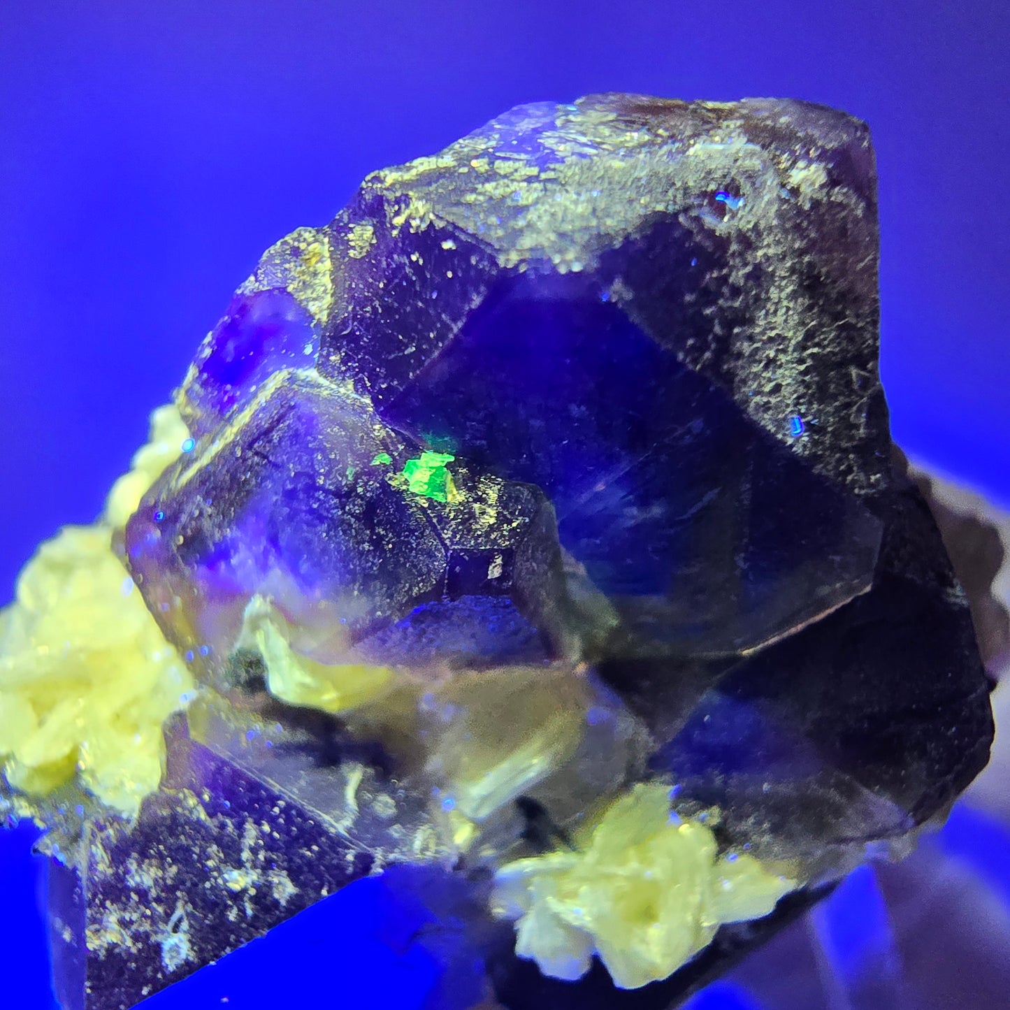 Bunte Phantom Fluorit, Schörl Turmalin, Muskovit, Hyalit Stufe Erongo, Namibia 32*28*21mm #12035